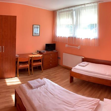 Penzion U Splavu Břeclav Exterior foto