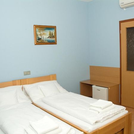 Penzion U Splavu Břeclav Exterior foto