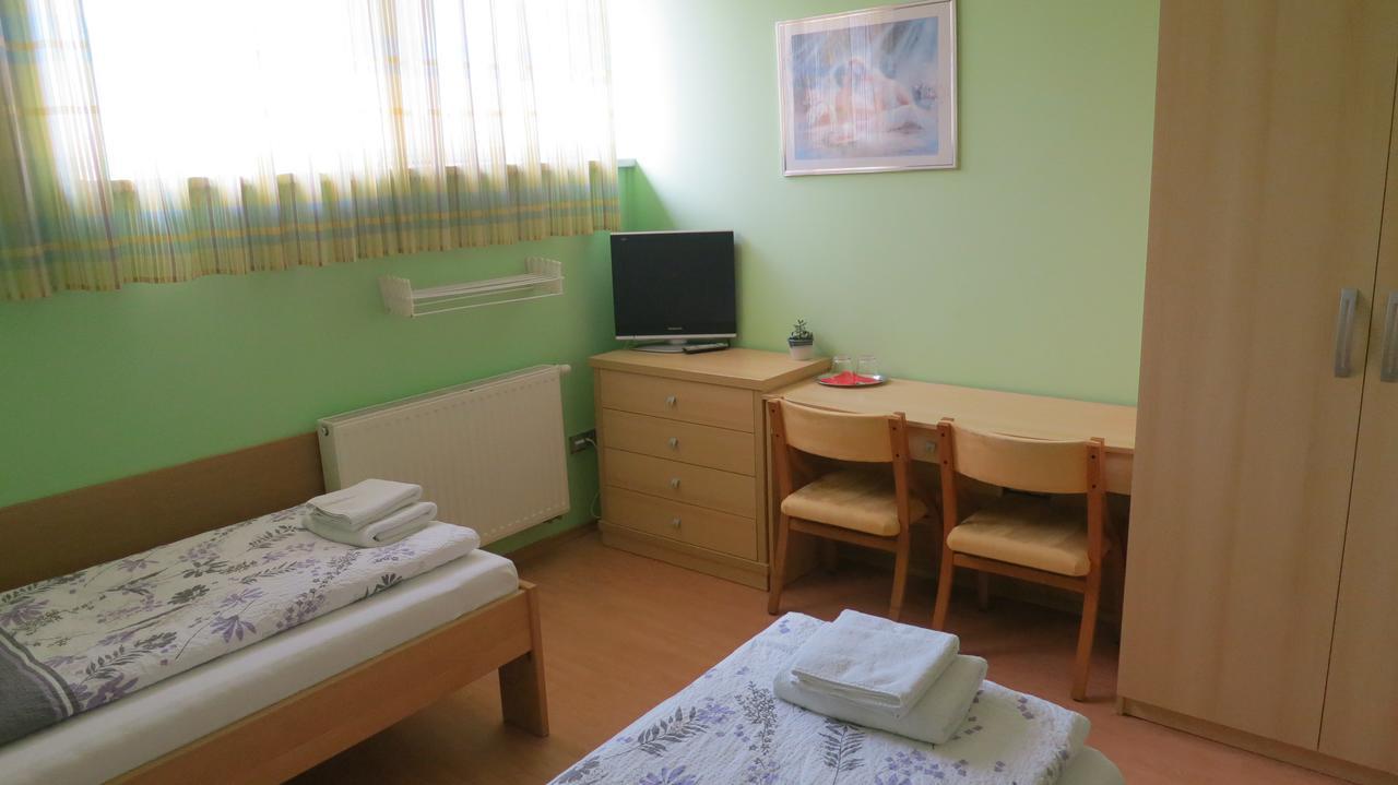 Penzion U Splavu Břeclav Exterior foto